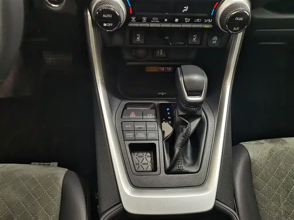 Toyota RAV4 — фото 9