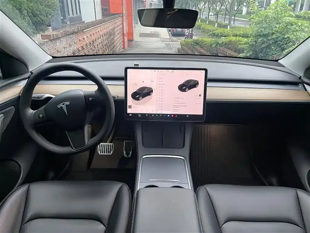 Tesla Model Y — фото 2