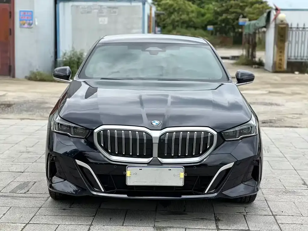 BMW 5 Series — фото 3