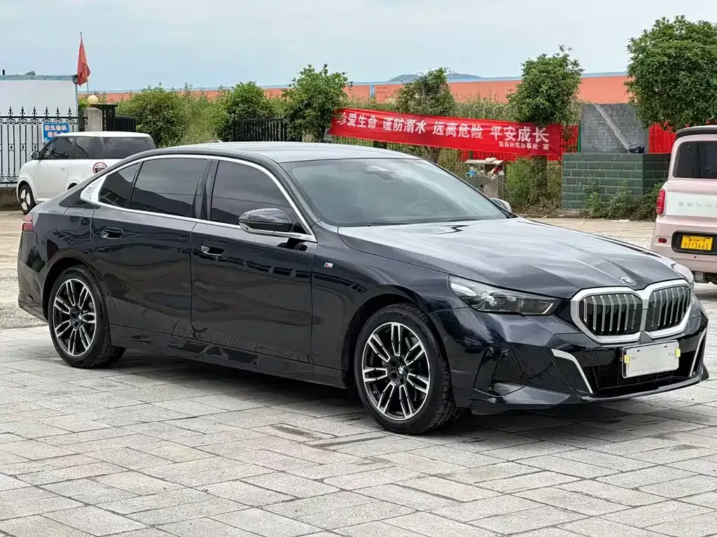 BMW 5 Series — фото 5