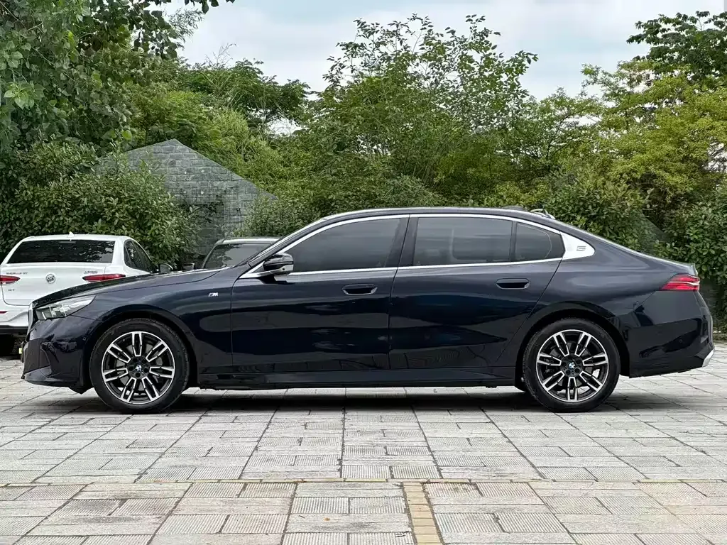 BMW 5 Series — фото 4