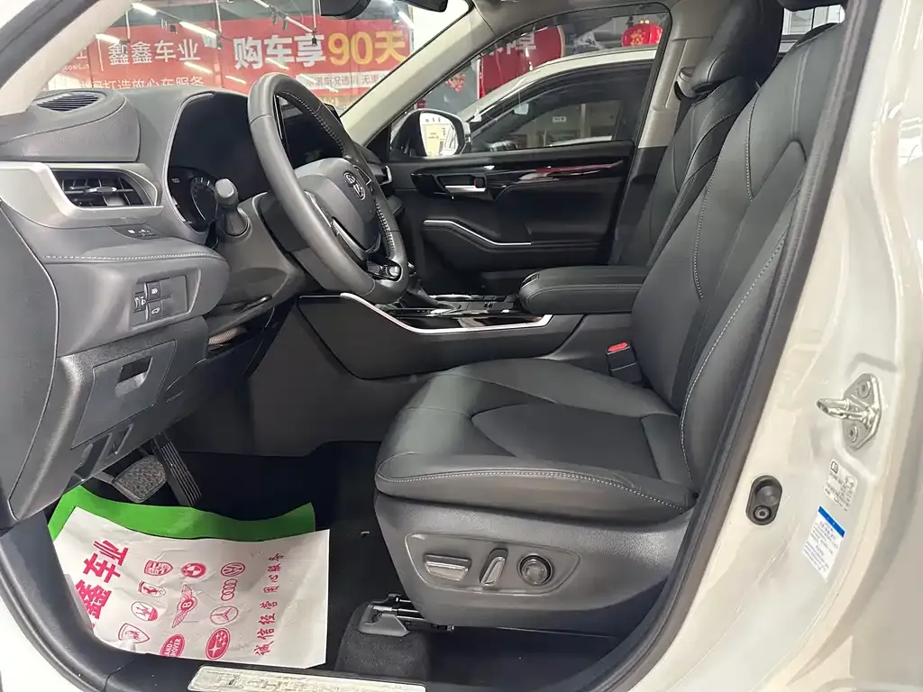 Toyota Highlander — фото 10