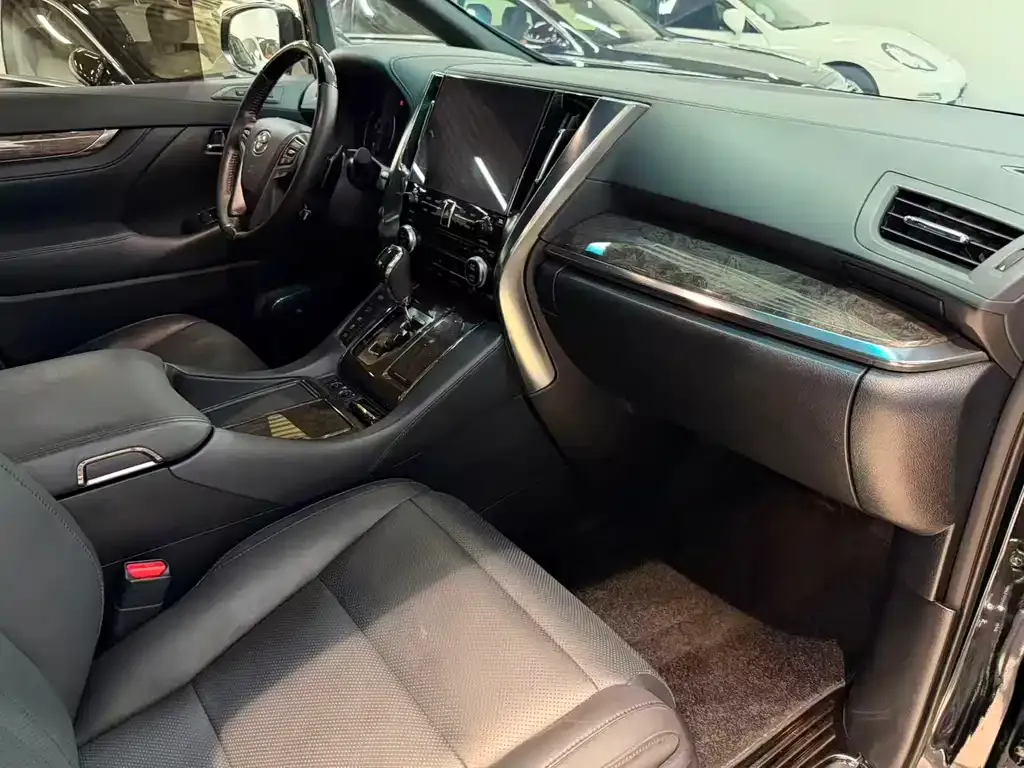 Toyota Vellfire — фото 4