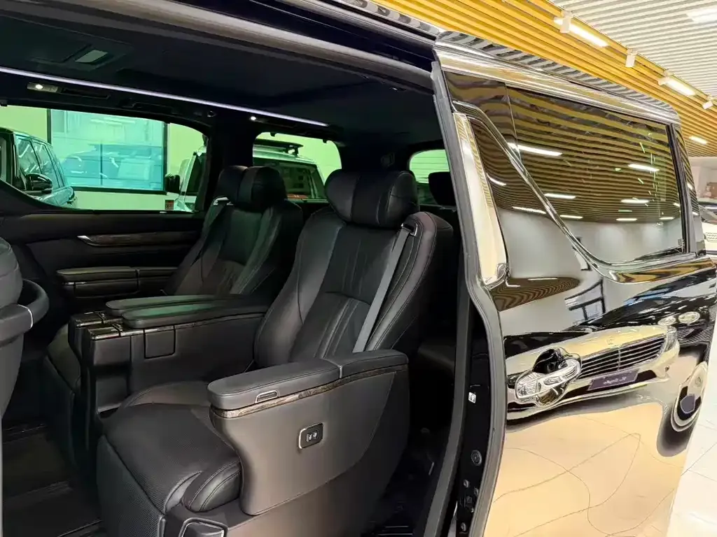 Toyota Vellfire — фото 8