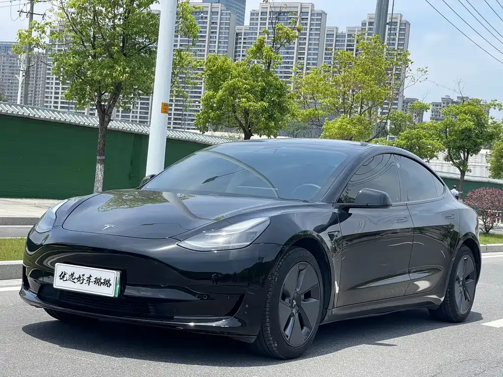 Tesla Model 3 — фото 9