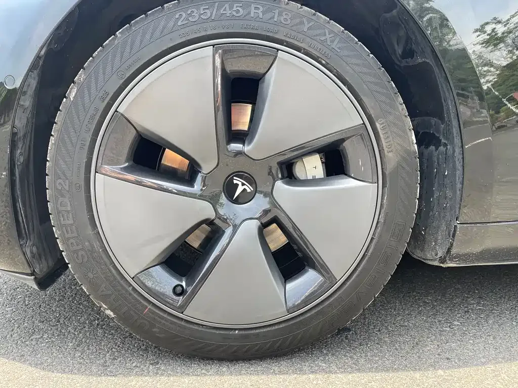 Tesla Model 3 — фото 4
