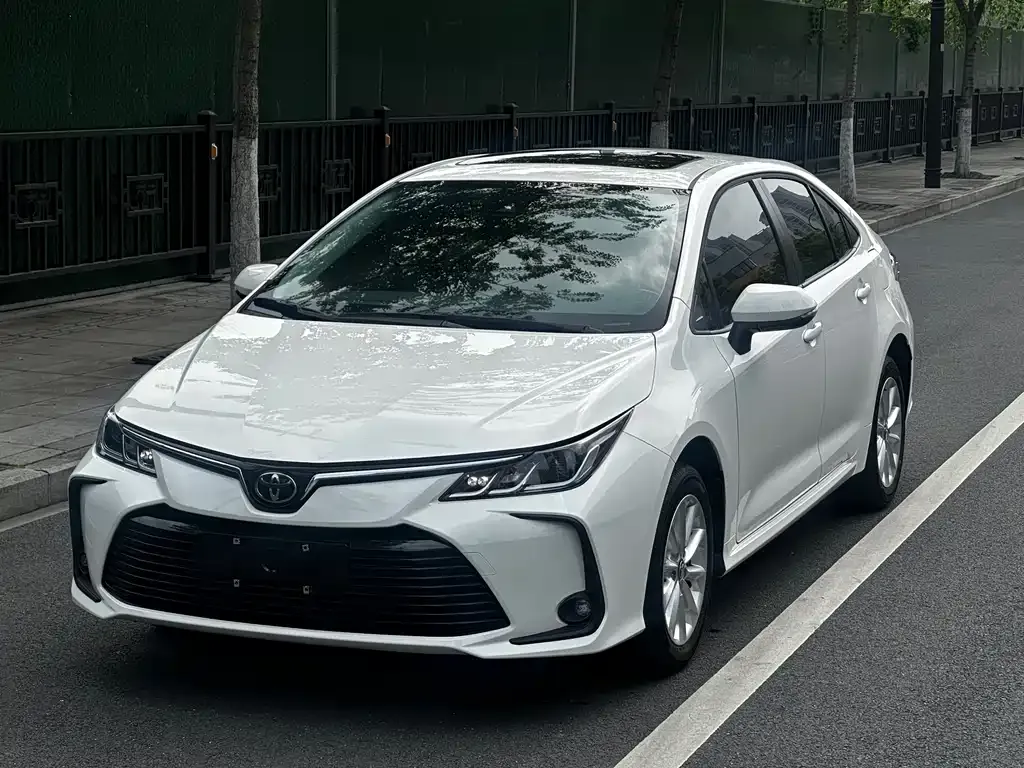Toyota Corolla — фото 1