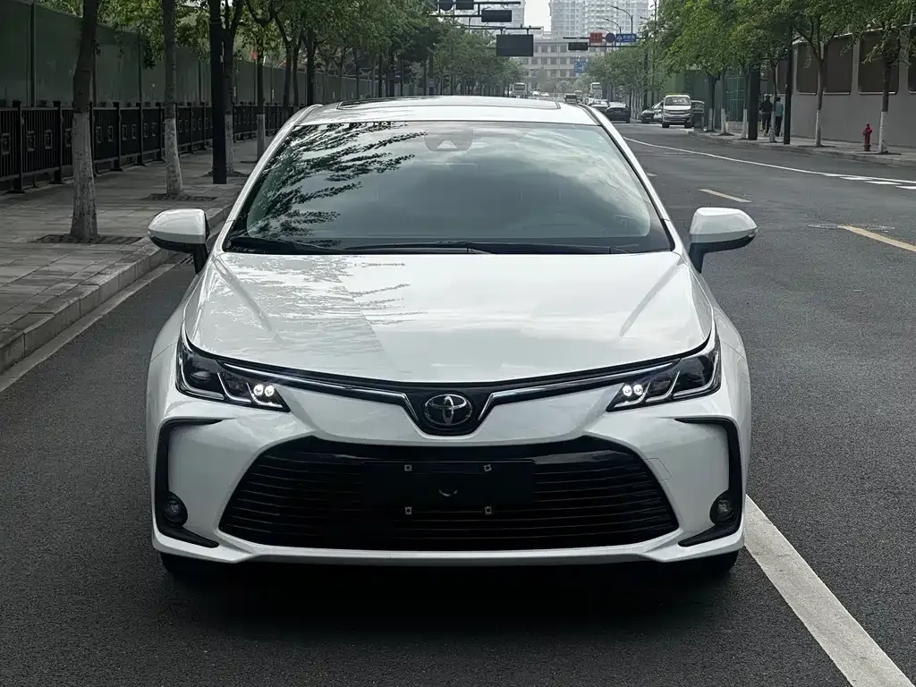 Toyota Corolla — фото 5