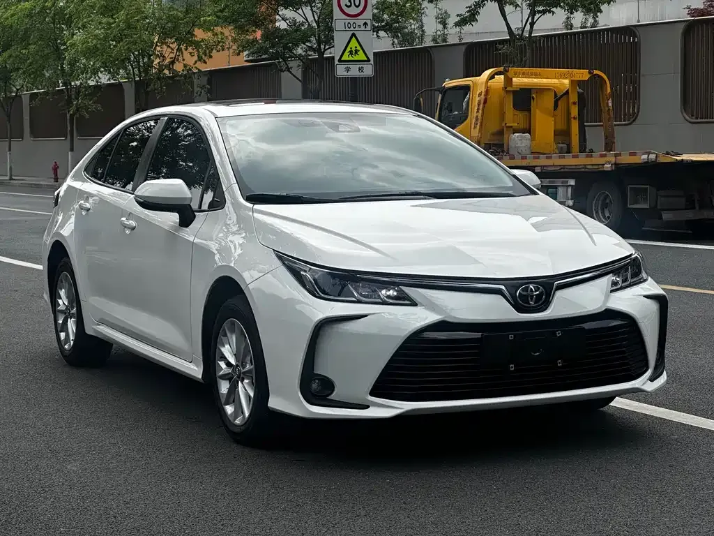 Toyota Corolla — фото 10