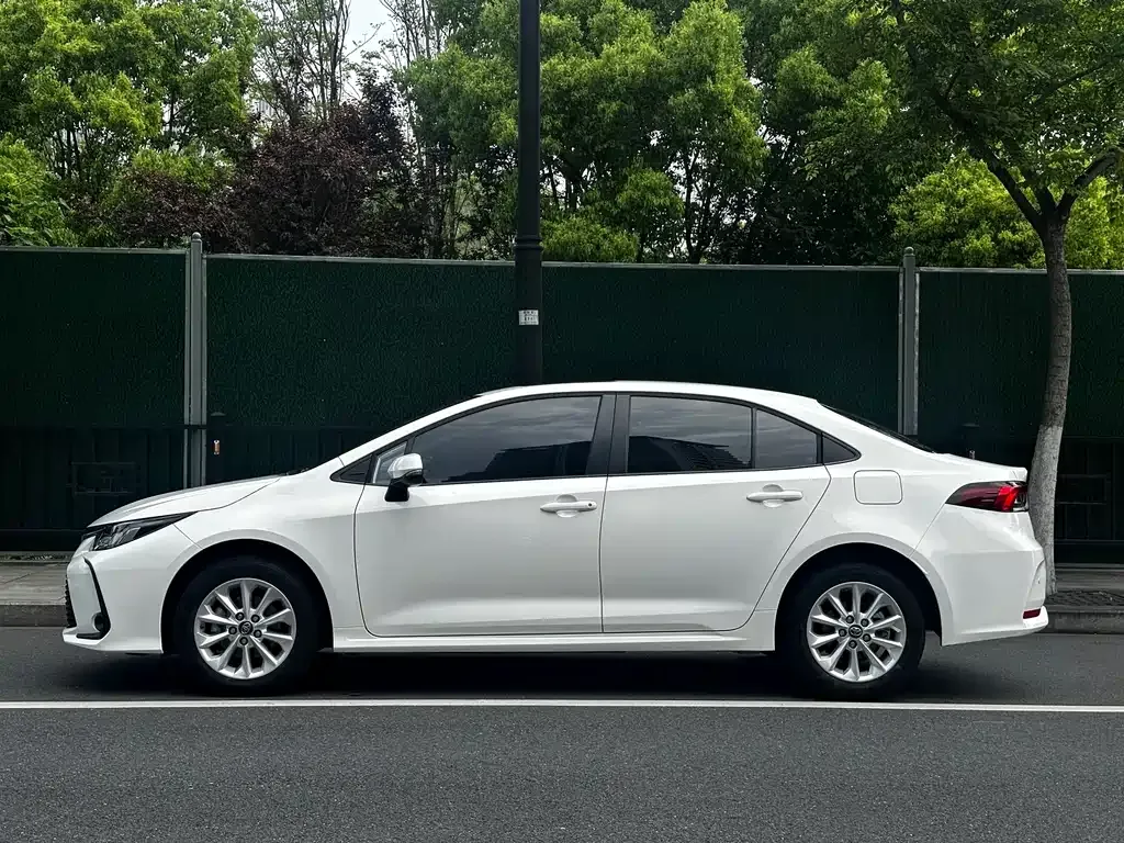 Toyota Corolla — фото 7
