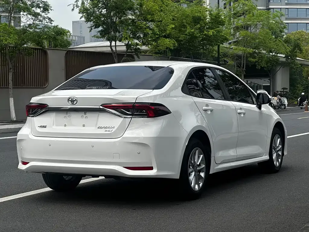 Toyota Corolla — фото 8