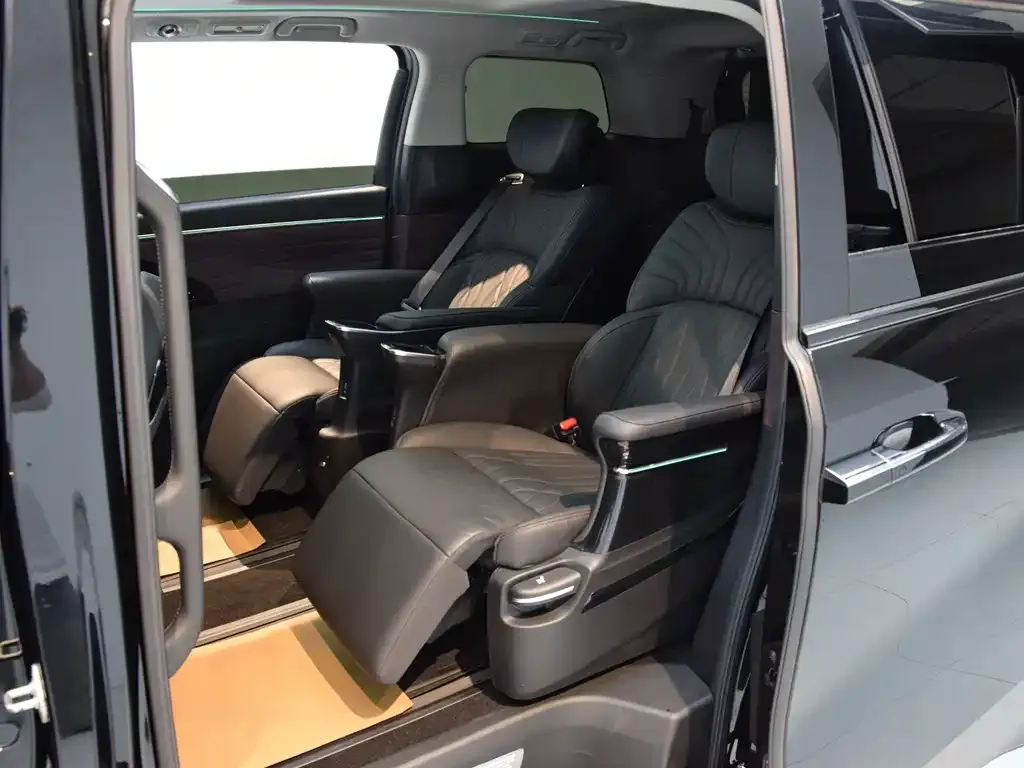 GAC Motor Trumpchi M8 — фото 10