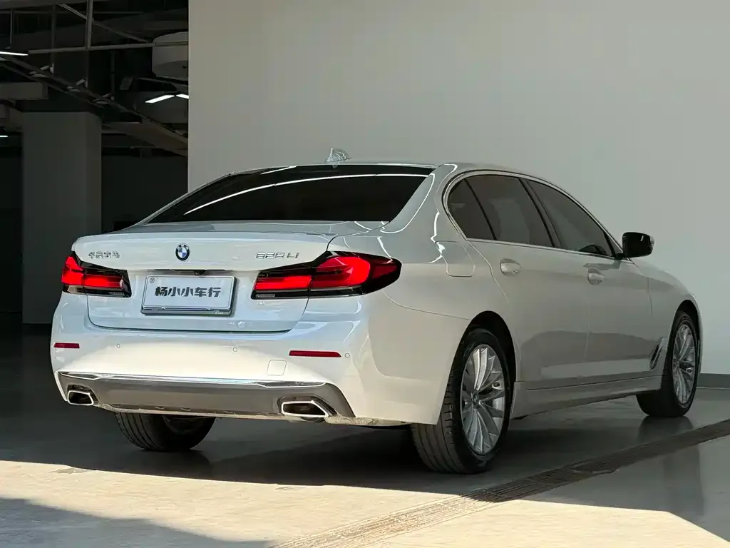 BMW 5 Series — фото 6