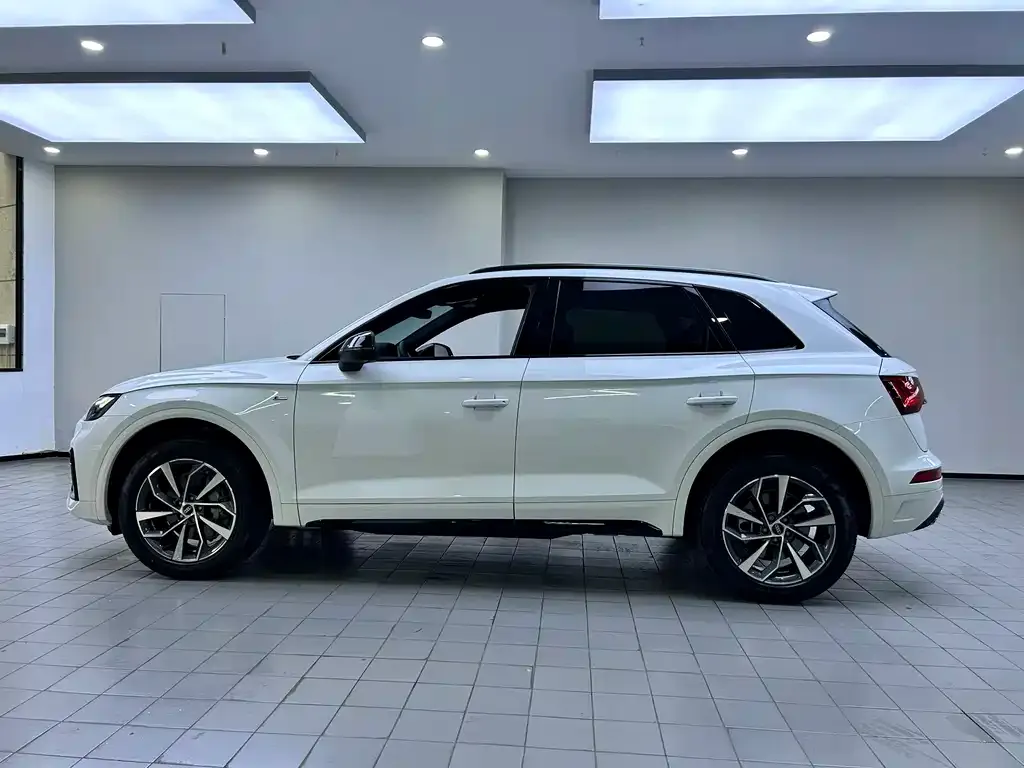Audi Q5L — фото 5