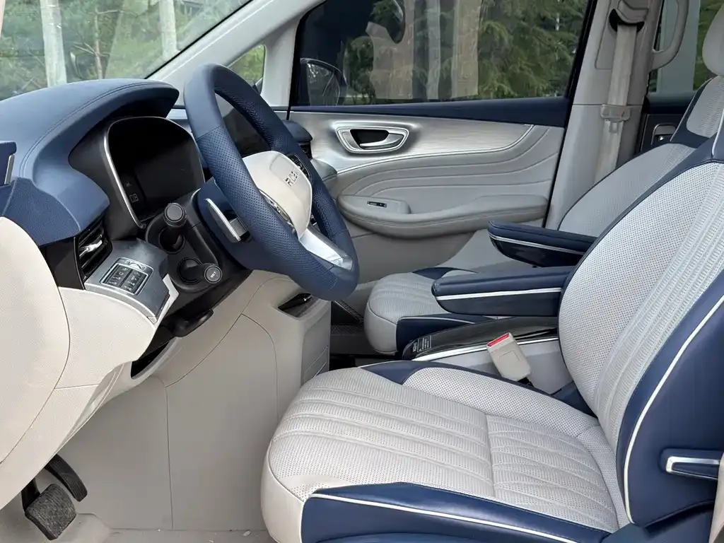 Roewe iMAX8 — фото 7