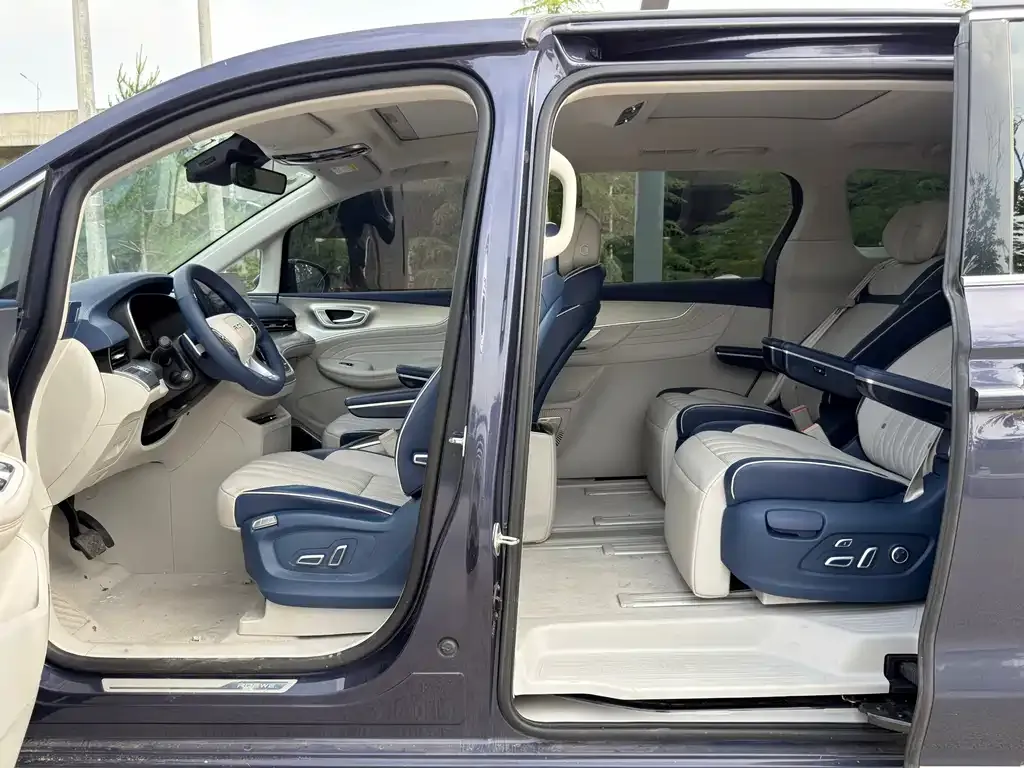 Roewe iMAX8 — фото 2