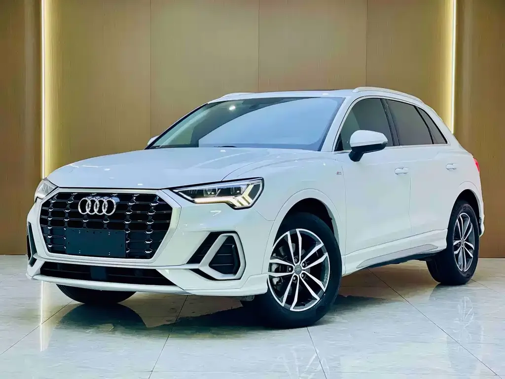 Audi Q3 — фото 1