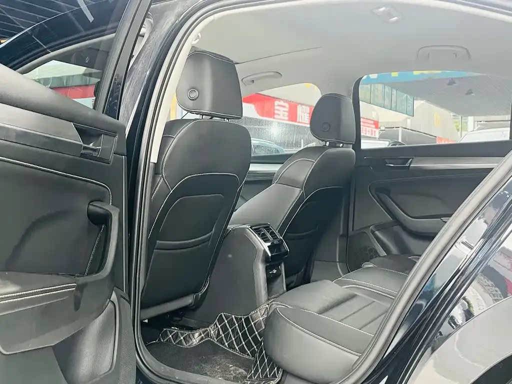 Skoda Superb 2024 из CN, фото 3