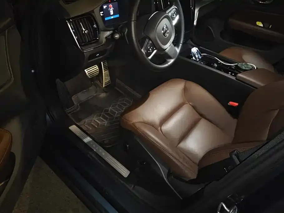 Volvo S60 2023 из CN, фото 4