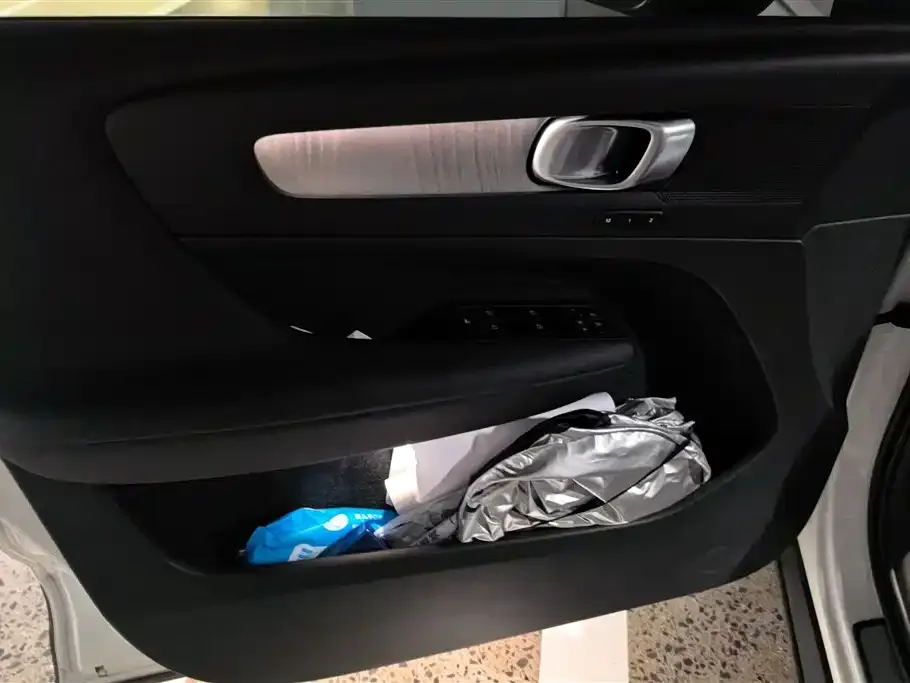 Volvo XC40 2023 из CN, фото 4
