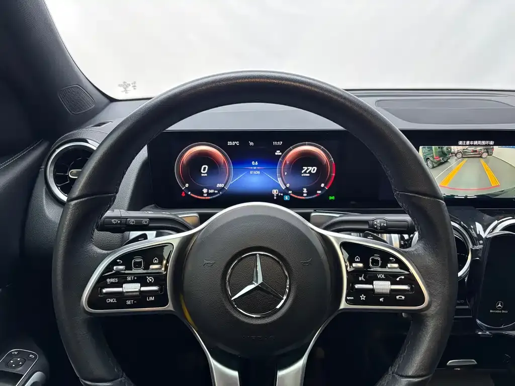 Mercedes-Benz GLB — фото 9