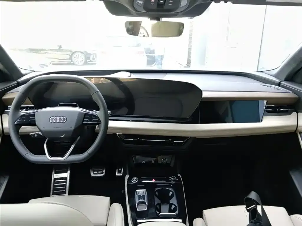 Audi Q6L e-tron — фото 2