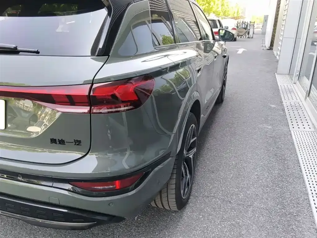 Audi Q6L e-tron — фото 3