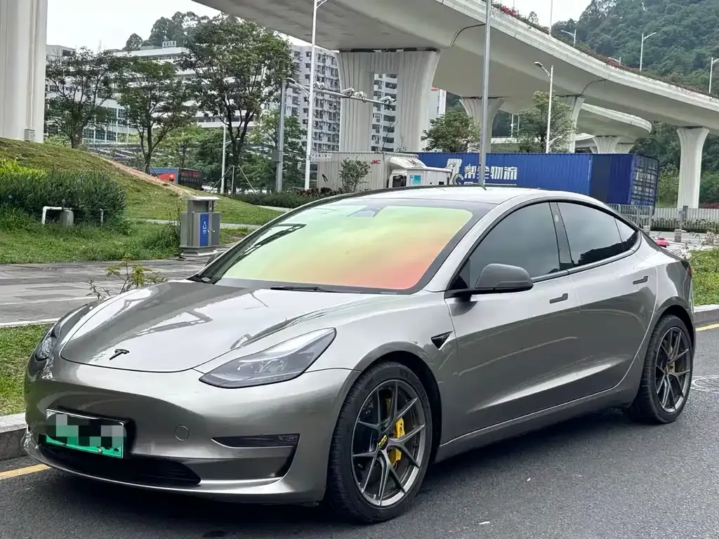 Tesla Model 3 — фото 1
