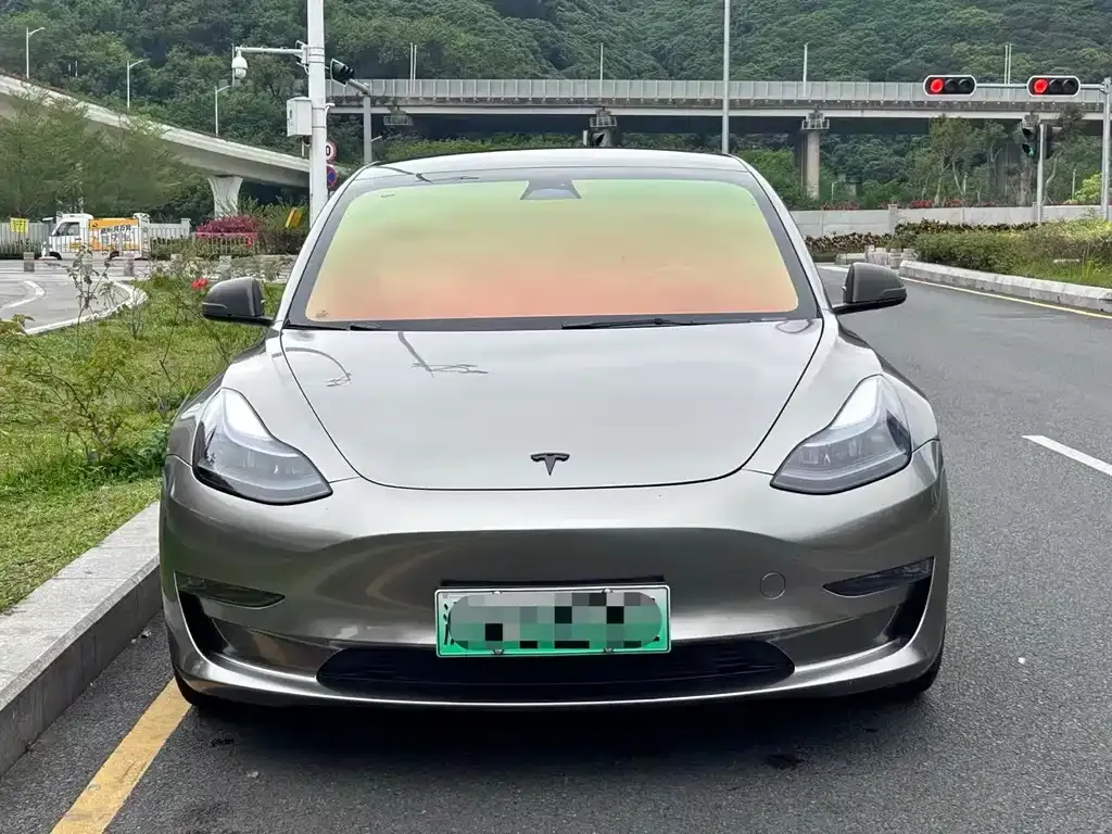 Tesla Model 3 — фото 10