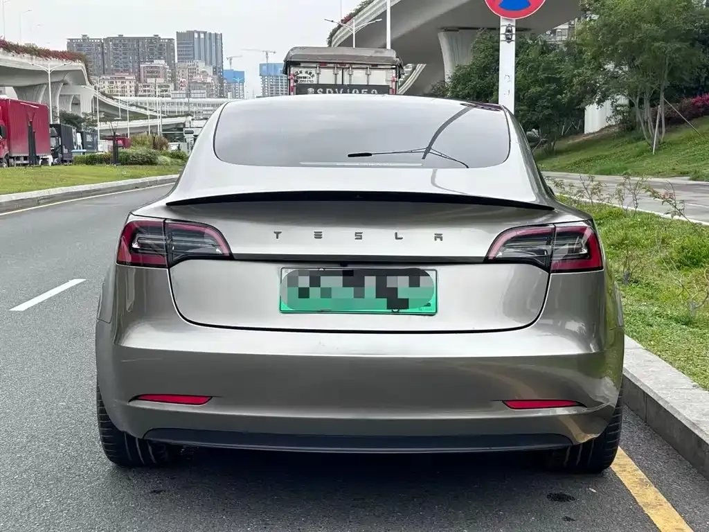 Tesla Model 3 — фото 2