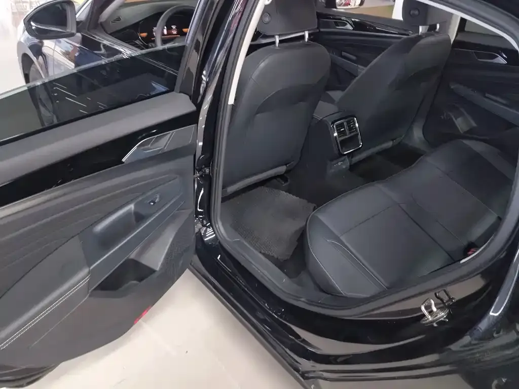 Volkswagen Passat — фото 7