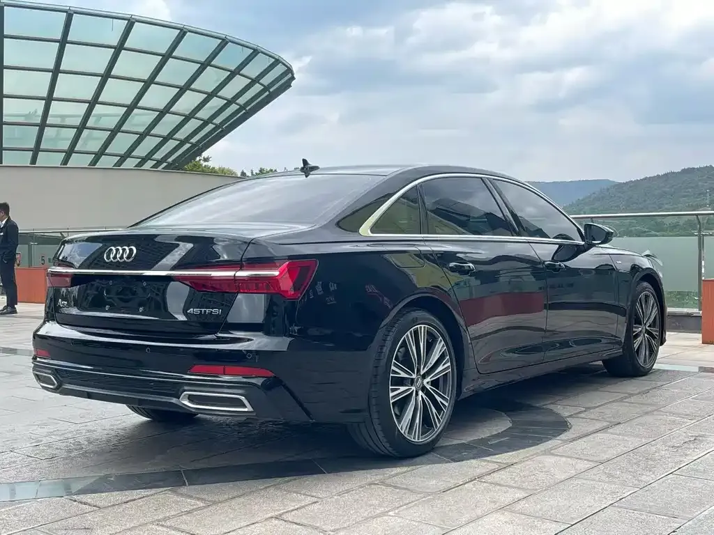 Audi A6L — фото 8
