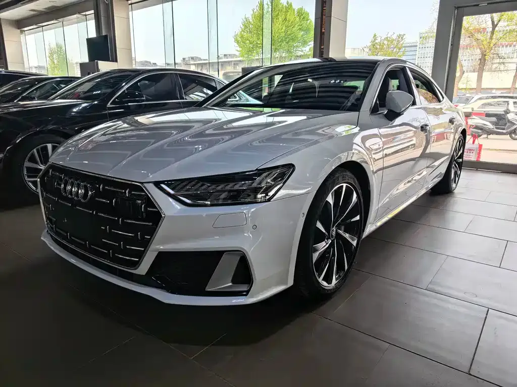Audi A7L — фото 1