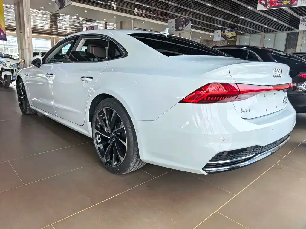 Audi A7L — фото 2