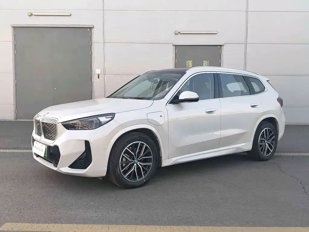 BMW iX1