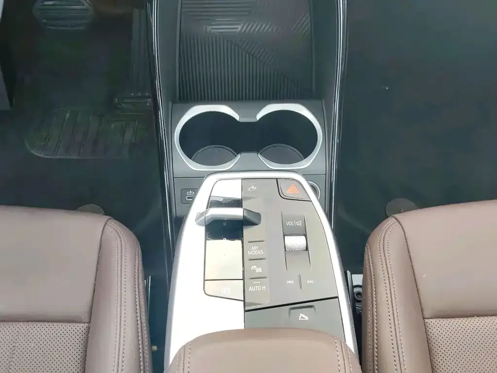 BMW iX1 2025 из CN, фото 2