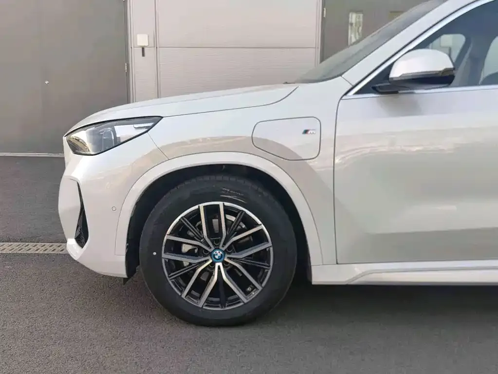 BMW iX1 2025 из CN, фото 9