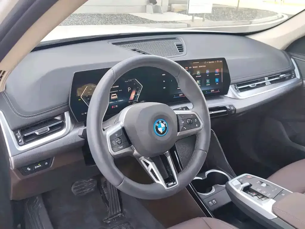 BMW iX1 2025 из CN, фото 5