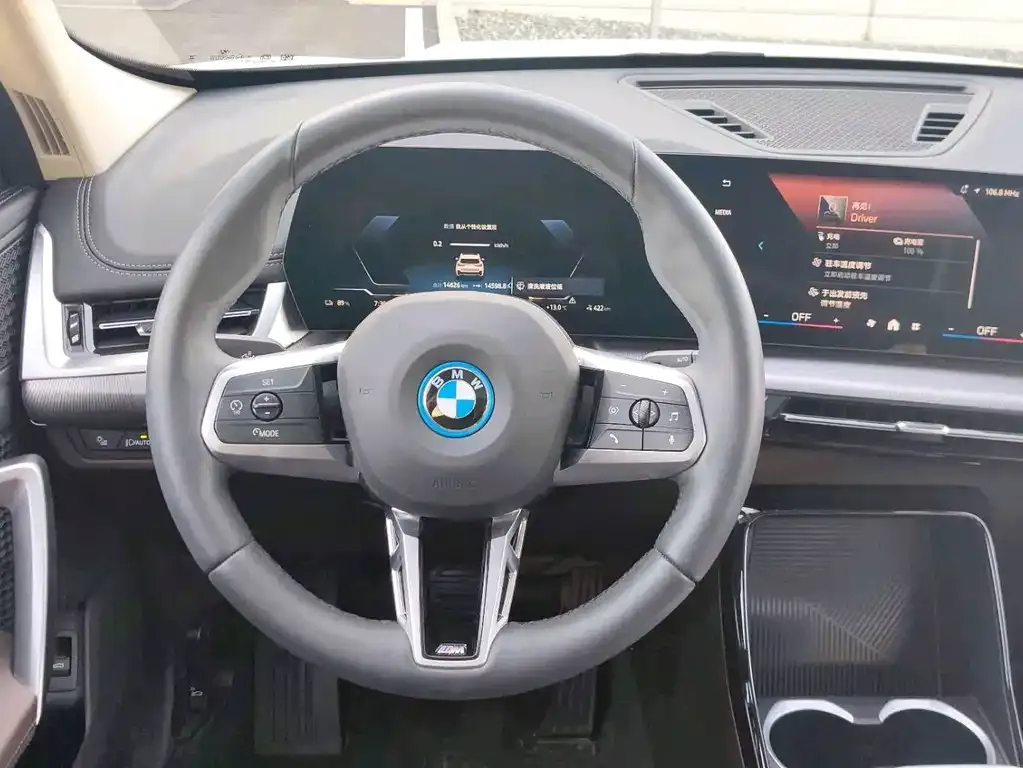 BMW iX1 2025 из CN, фото 4