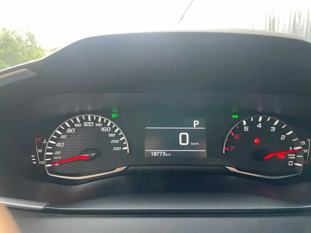Peugeot 2008 2022 из CN, фото 2