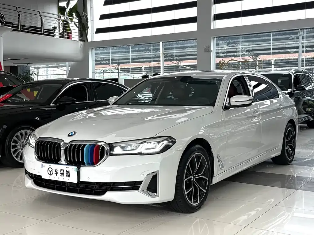 BMW 5 Series — фото 1