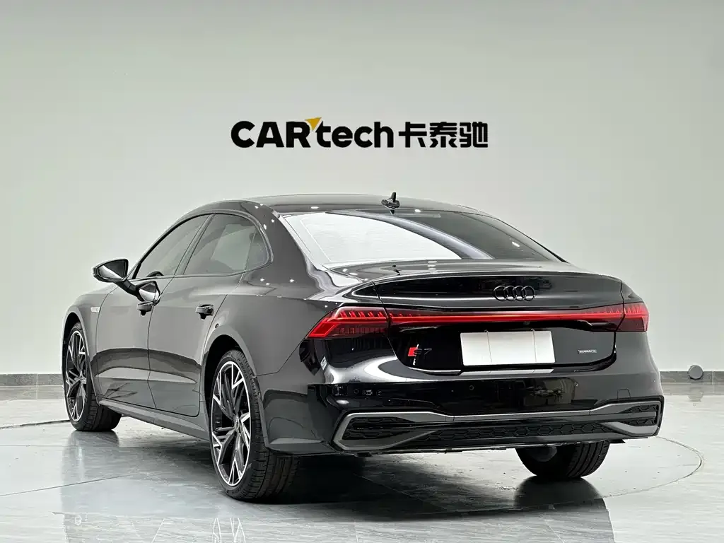Audi A7L — фото 7