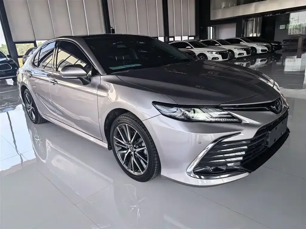 Toyota Camry — фото 10