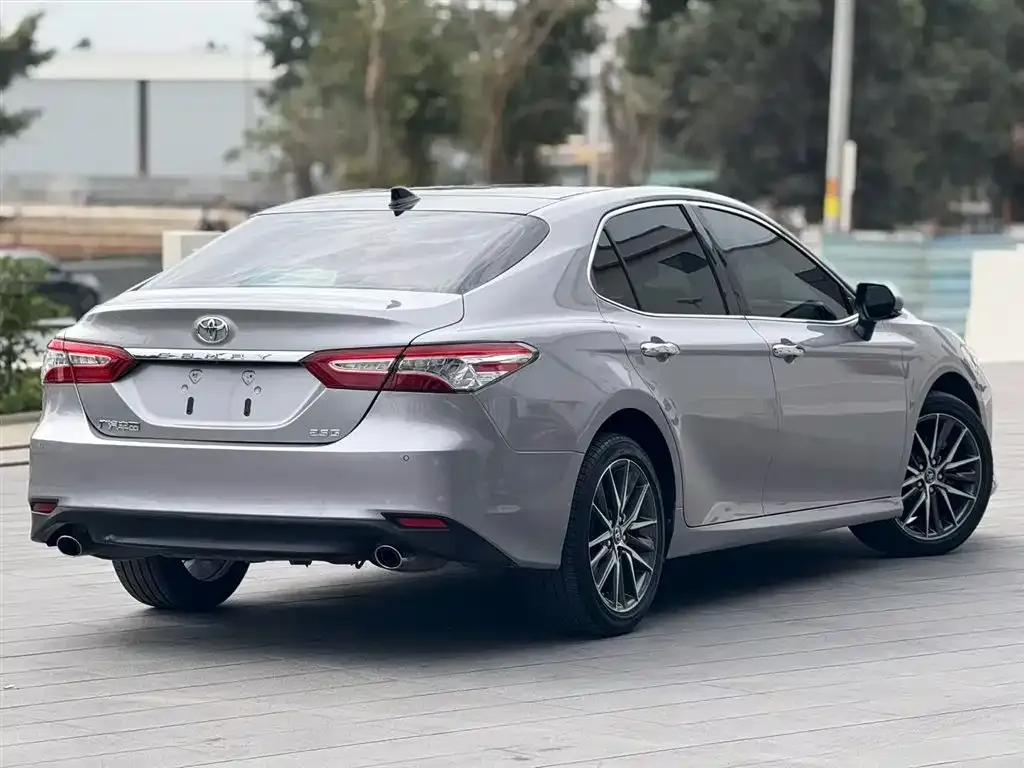 Toyota Camry — фото 7