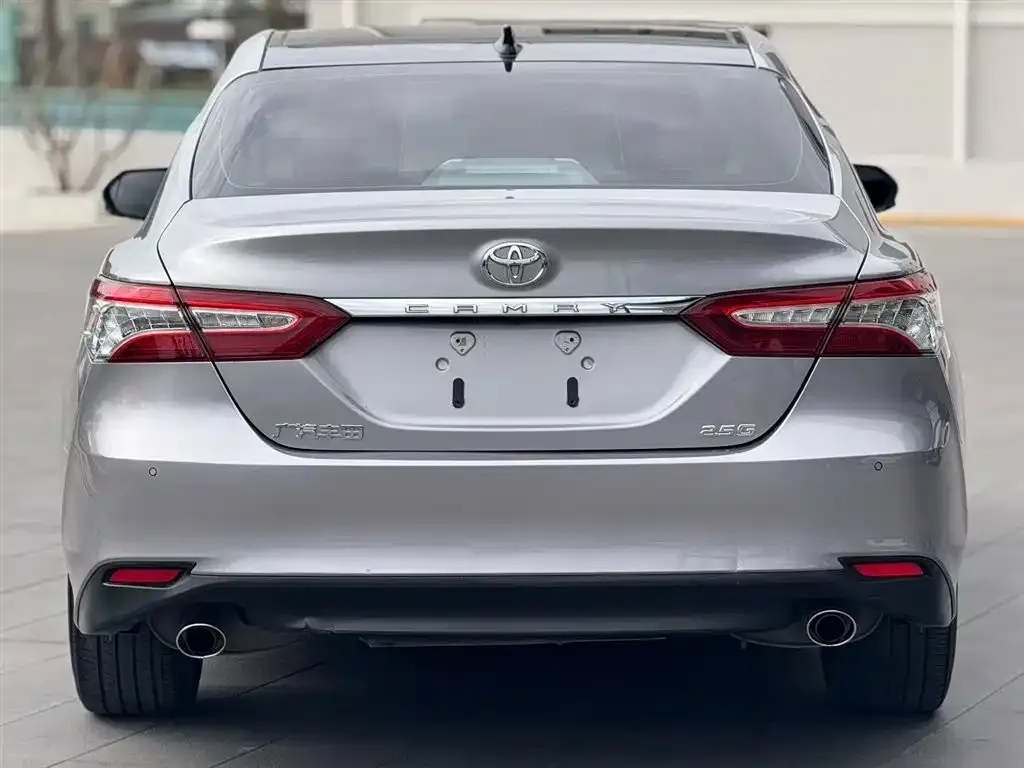 Toyota Camry — фото 5