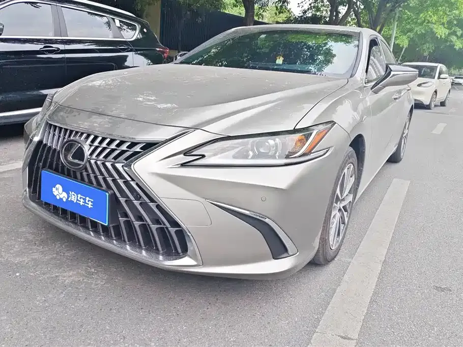 Lexus ES — фото 1