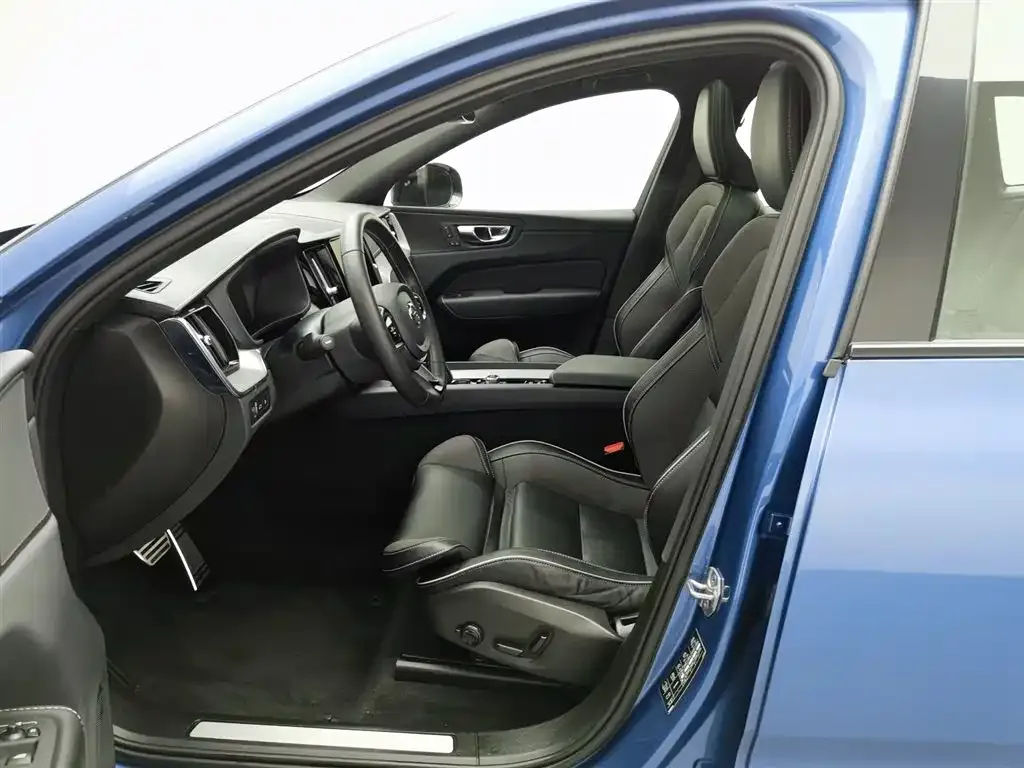 Volvo XC60 PHEV 2021 из CN, фото 6
