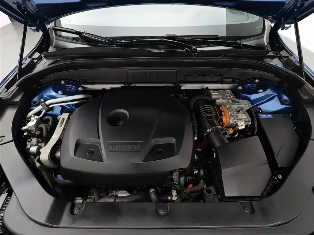 Volvo XC60 PHEV 2021 из CN, фото 3