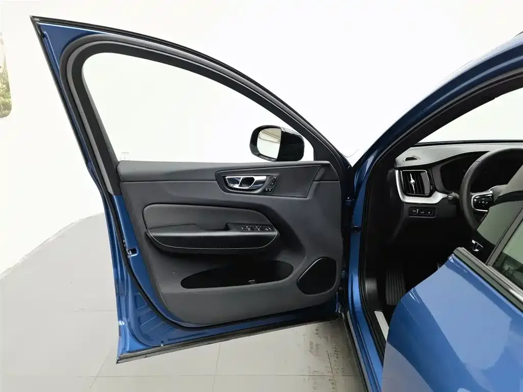 Volvo XC60 PHEV 2021 из CN, фото 8