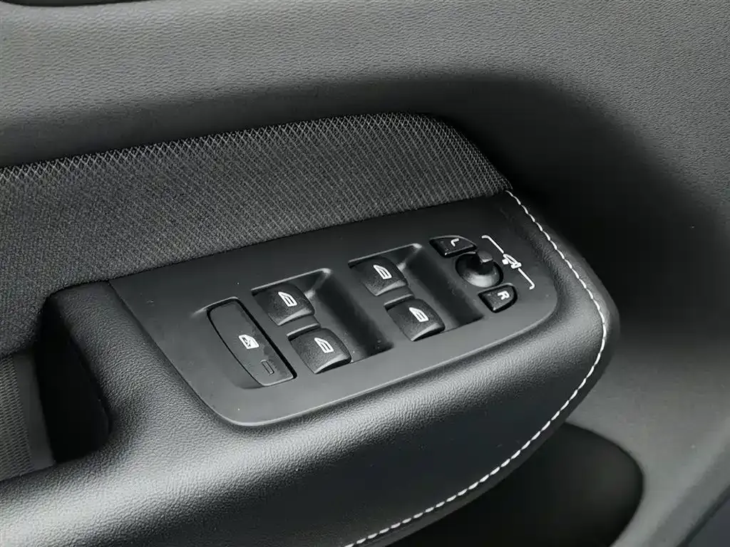 Volvo XC60 PHEV 2021 из CN, фото 9